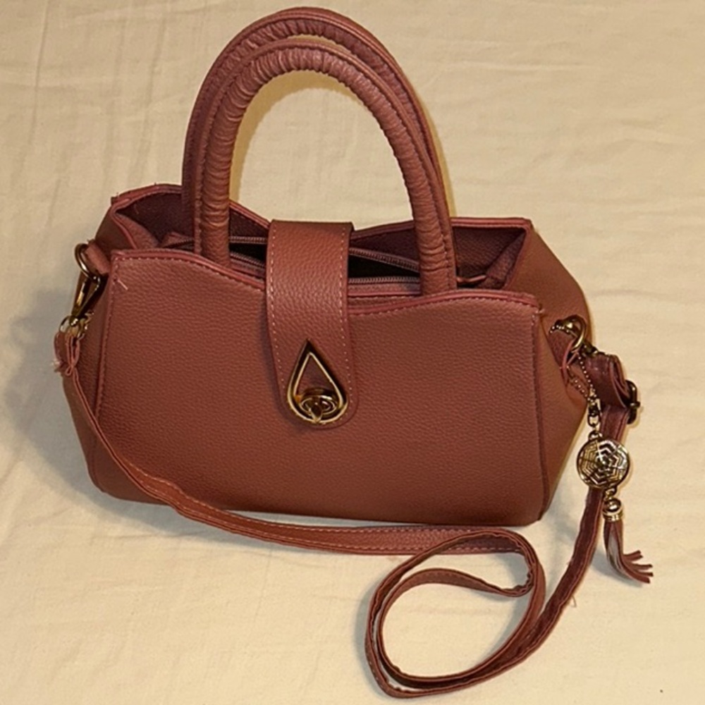 Chic Pink Satchel with Structured Design and Versatile Strap